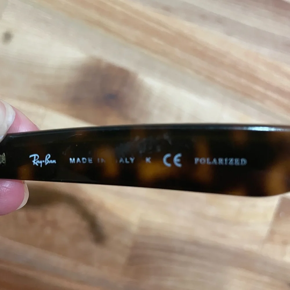 Ray-Ban Tortoiseshell Wayfarer Sunglasses with Dark Green Lenses (SEE DETAILS)